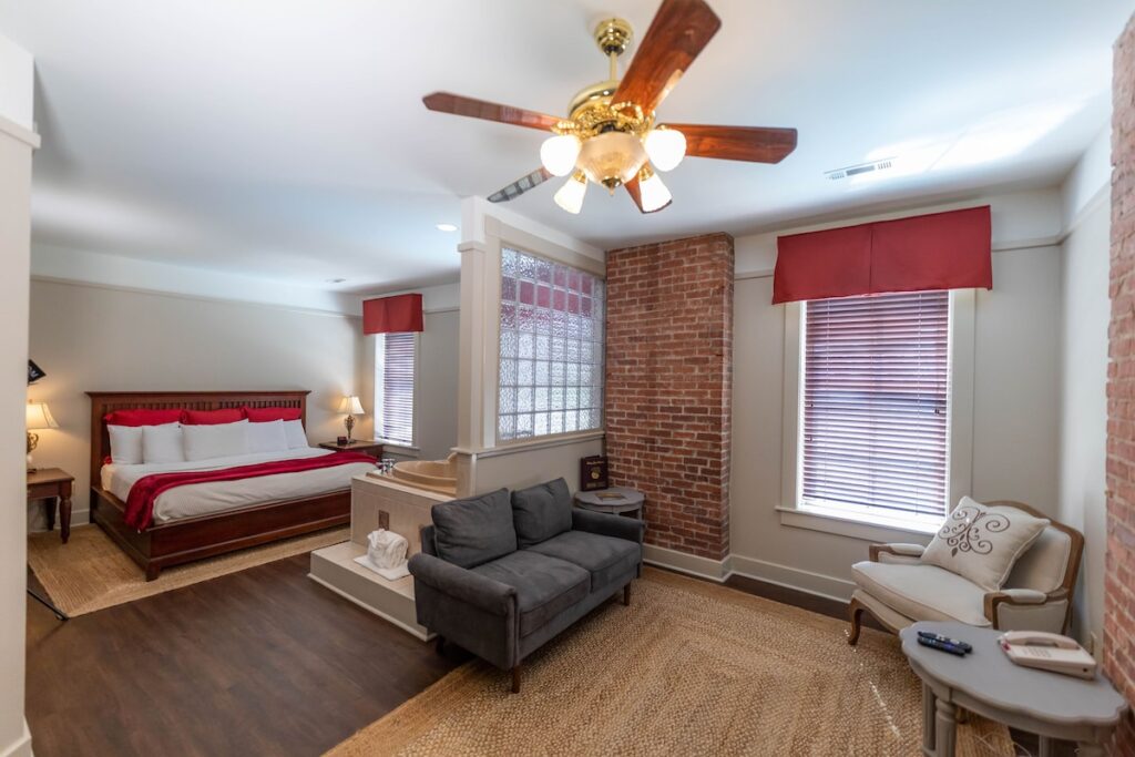 1886 Crescent Hotel and Spa - Image 3