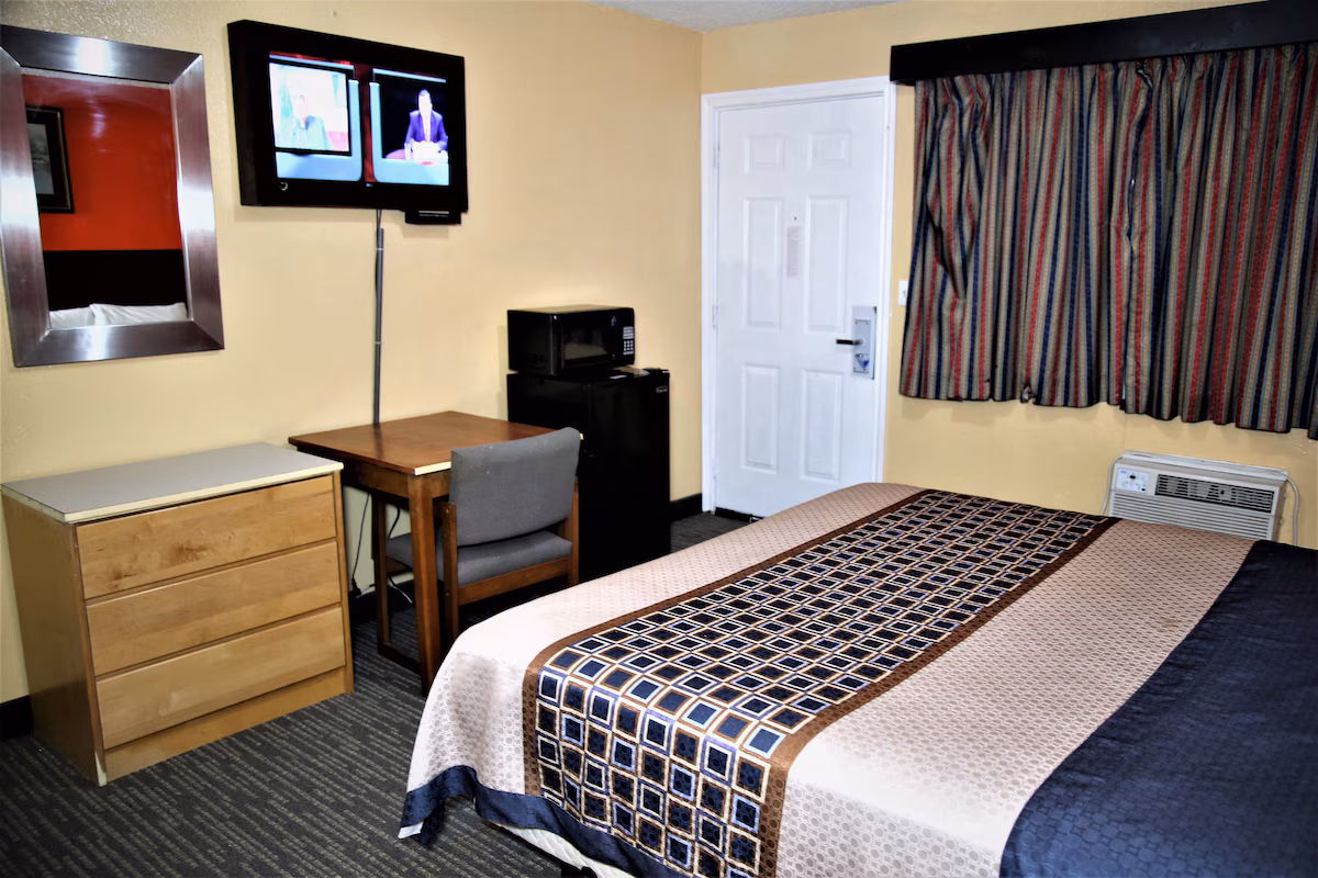 4 Star Motel - Image 3