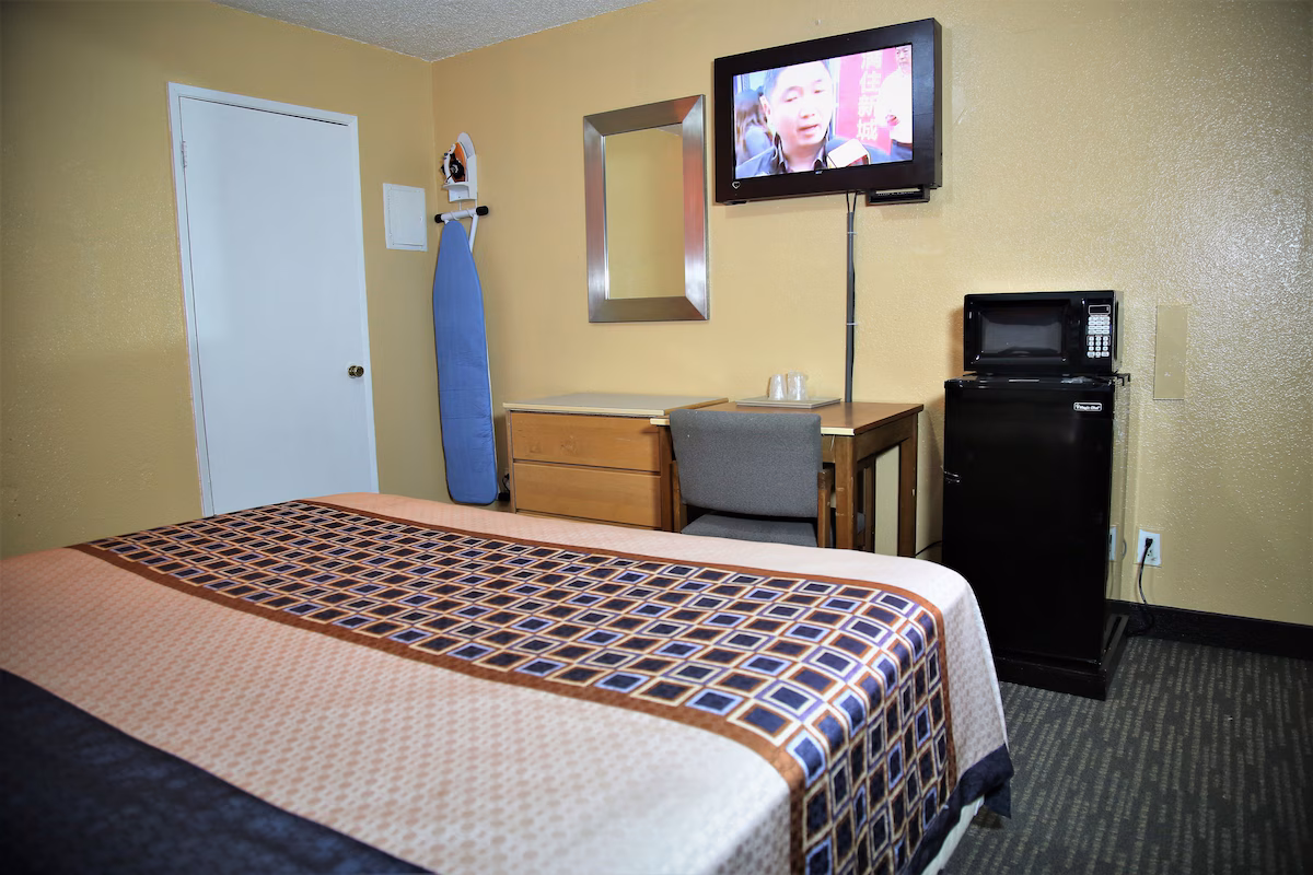 4 Star Motel - Image 4