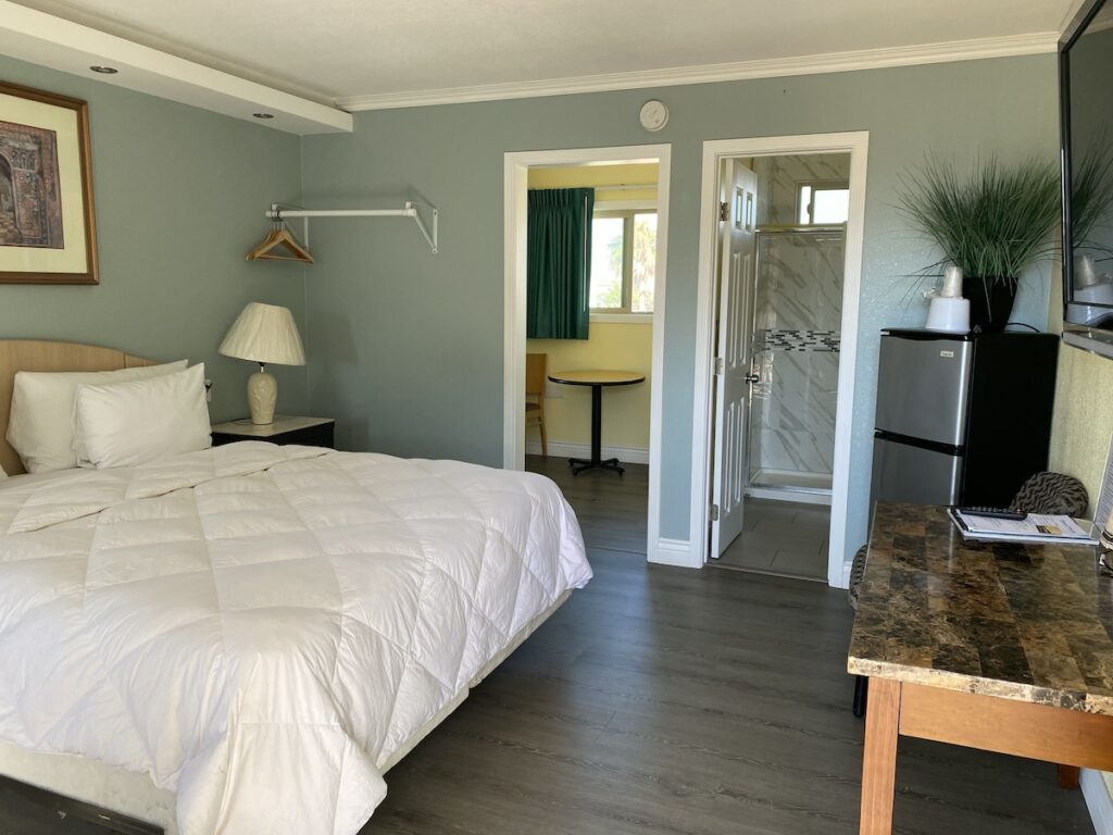 777 Motor Inn - Image 4