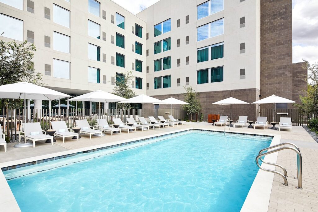 AC Hotel Phoenix Biltmore - Image 5