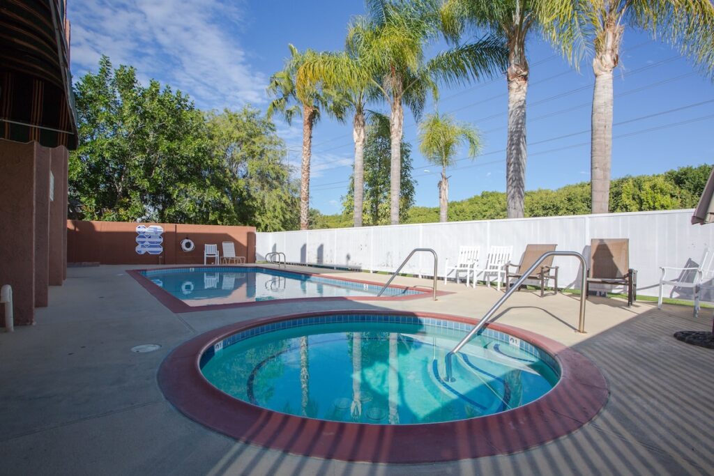 Abby's Anaheimer Inn - Across Disneyland Park - Image 4