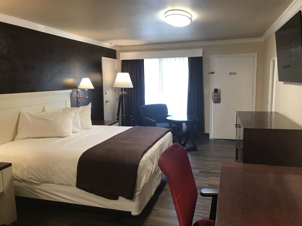 Abby's Anaheimer Inn - Across Disneyland Park - Image 2