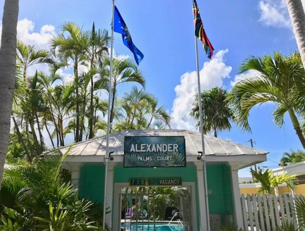 Alexander Palms Court - No Hidden Resort Fees!