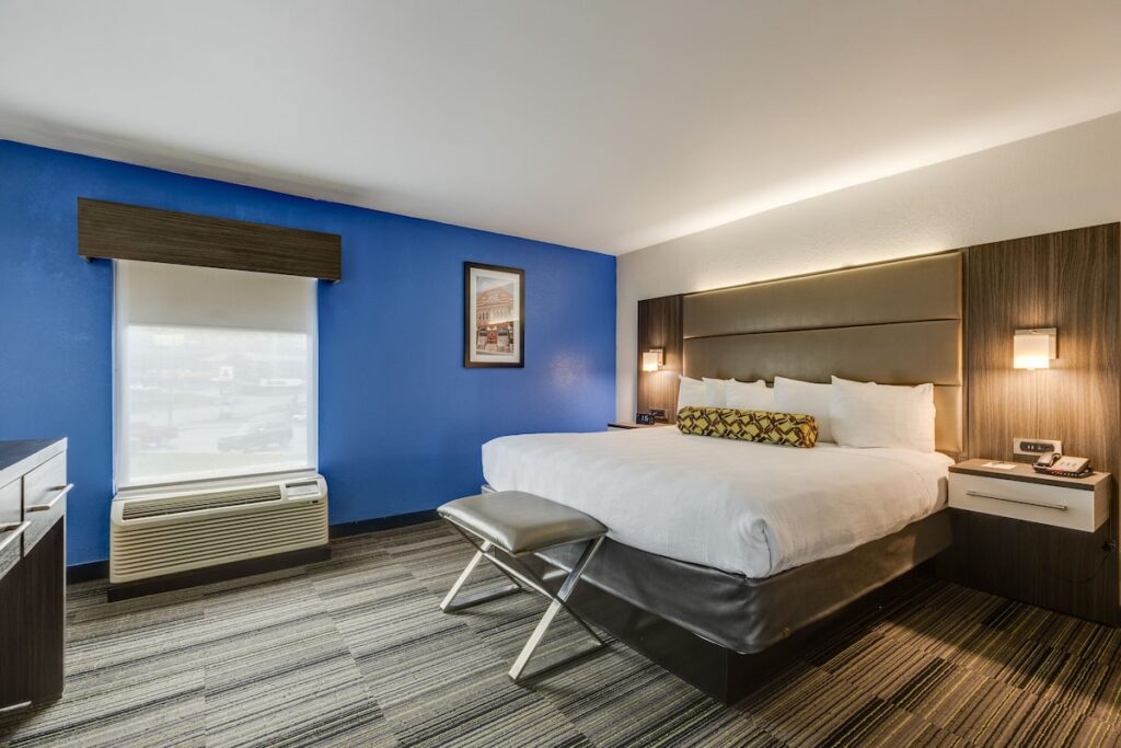 Alexis Inn and Suites Hotel - Image 2