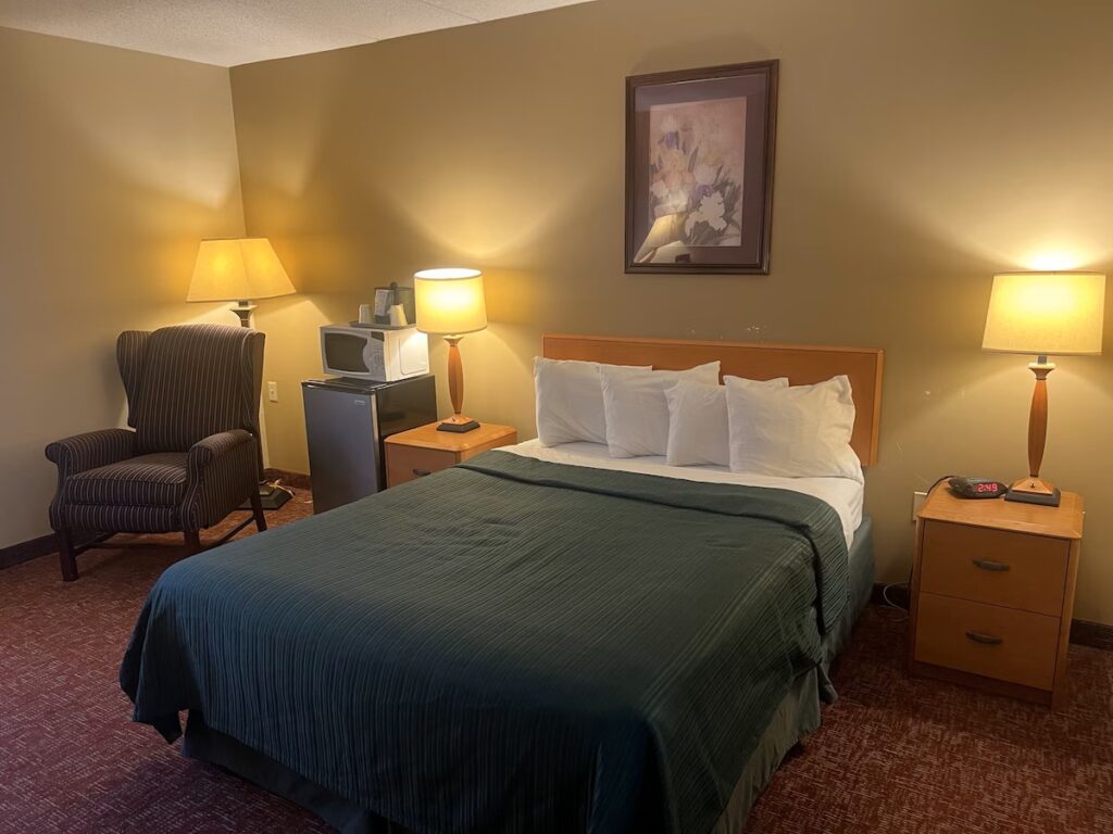 All Seasons Inn & Suites - Image 2