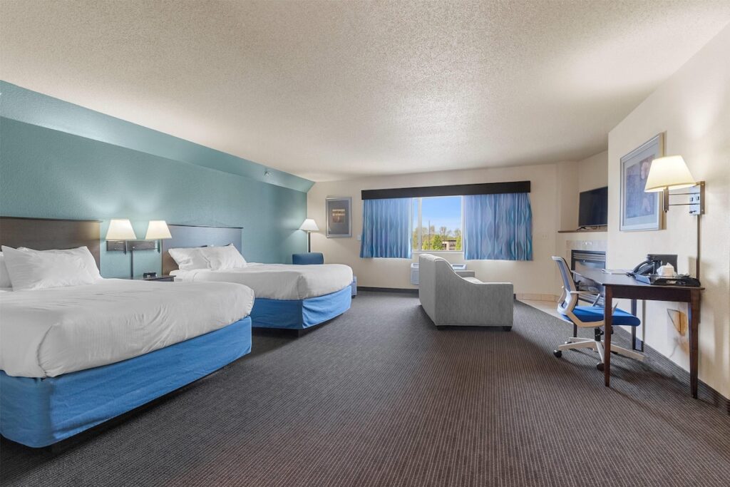 AmericInn by Wyndham Green Bay East - Image 5