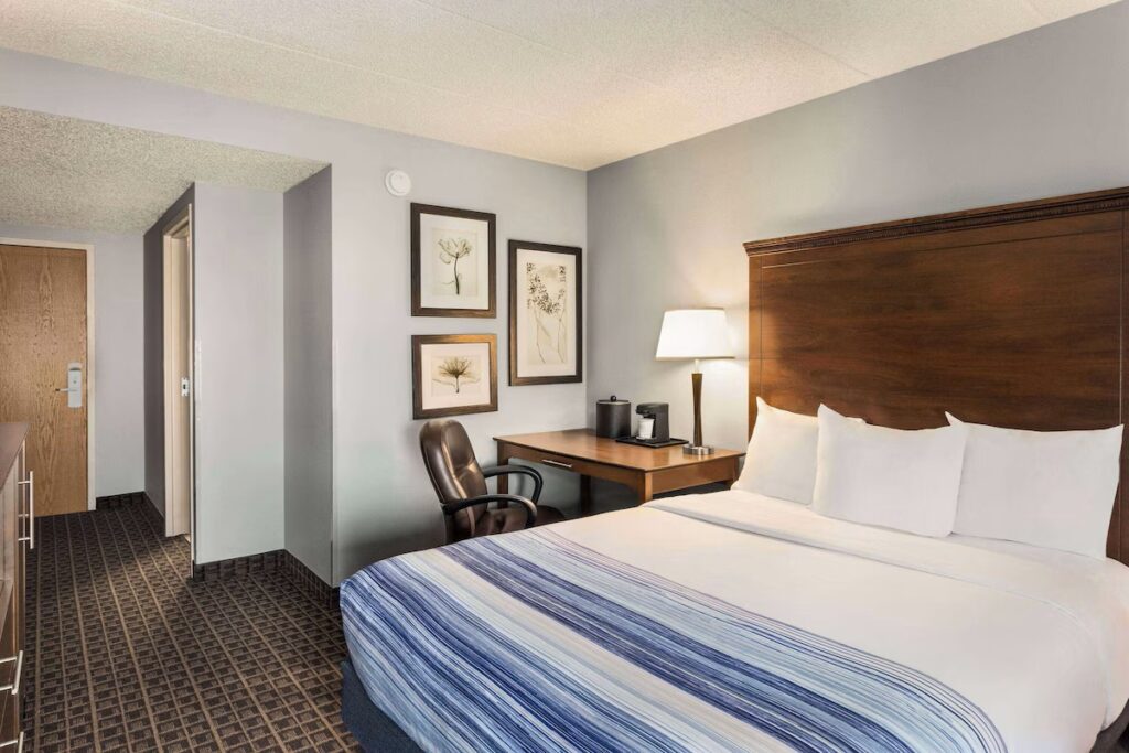 AmericInn by Wyndham Madison West - Image 3