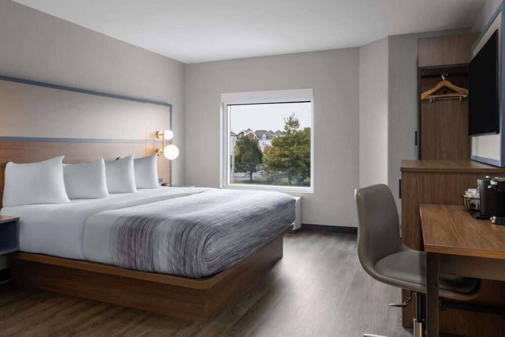 AmericInn by Wyndham Urbana Champaign University Area - Image 2