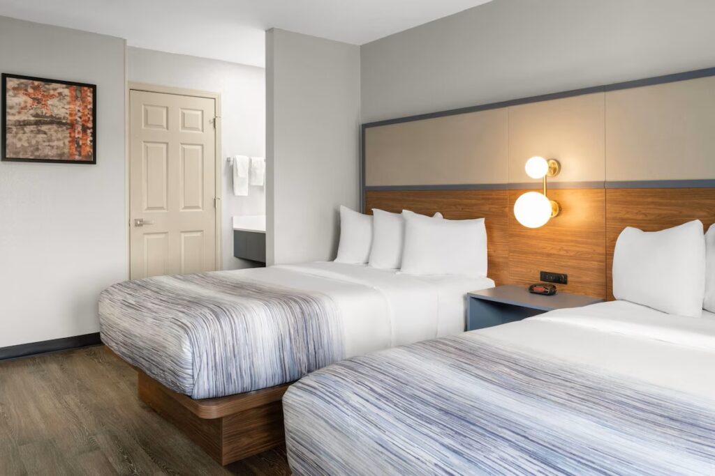 AmericInn by Wyndham Urbana Champaign University Area - Image 3