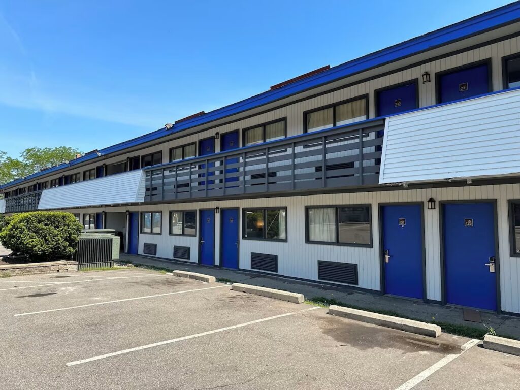 American Inn & Suites Bishop Airport Flint