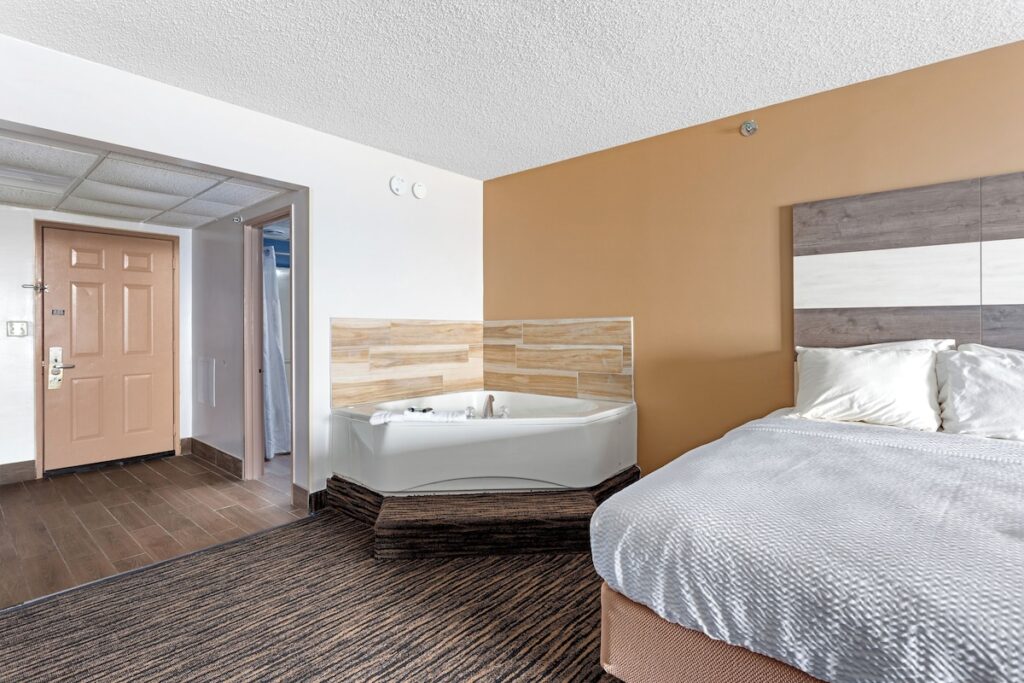 Americana Hotel Boardwalk - Image 5