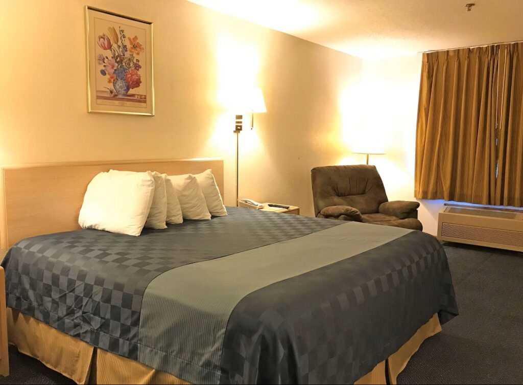 Americas Best Value Inn Champaign - Image 2