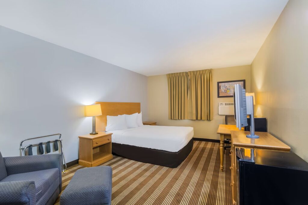 Americas Best Value Inn Fargo - Image 2
