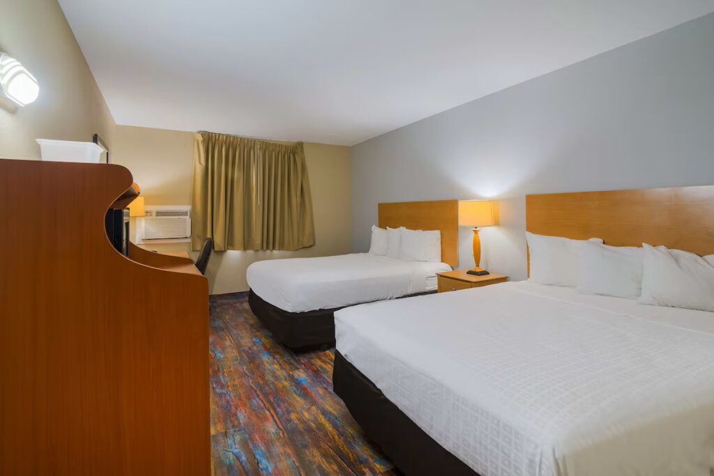 Americas Best Value Inn Fargo - Image 3
