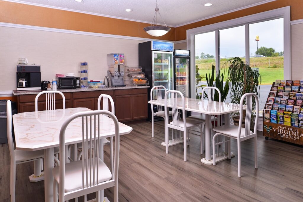 Americas Best Value Inn Richmond South - Image 4