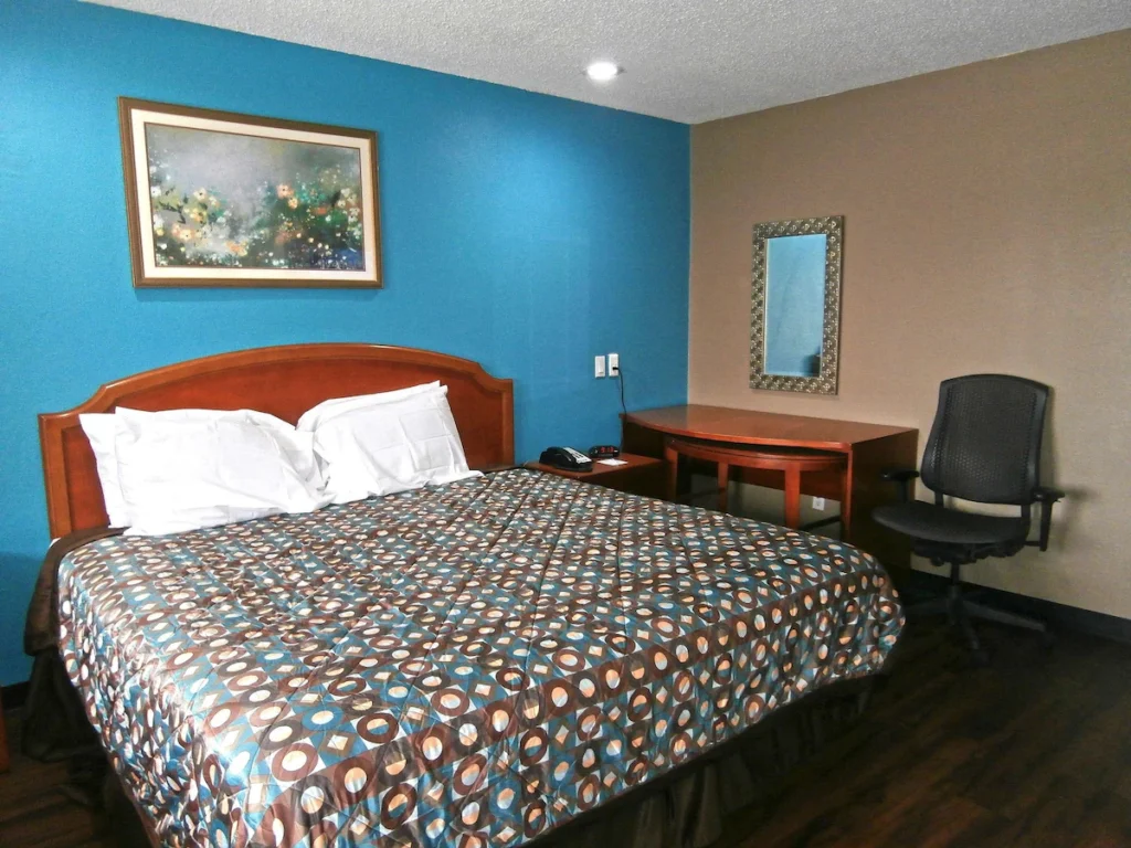 Americas Best Value Inn-Savannah - Image 3
