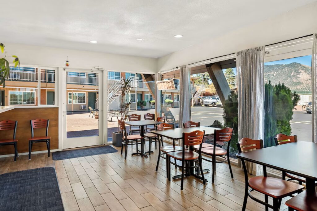 Americas Best Value Inn and Suites Flagstaff - Image 2