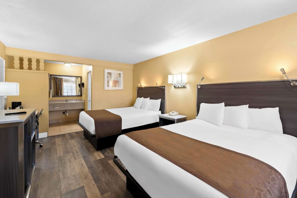 Americas Best Value Inn and Suites Flagstaff - Image 4