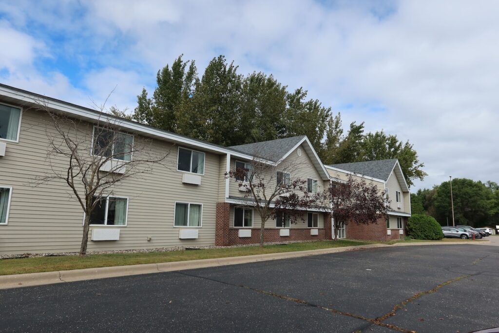 Americas Best Value Inn and Suites St. Cloud - Image 2