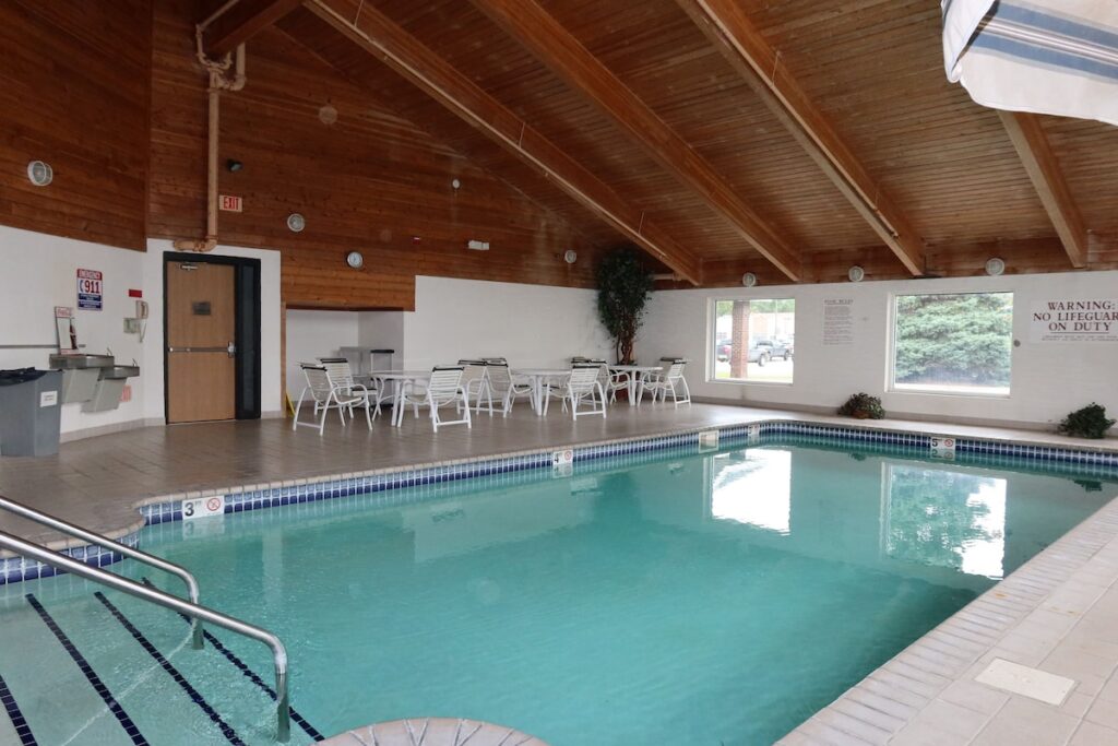 Americas Best Value Inn and Suites St. Cloud - Image 3