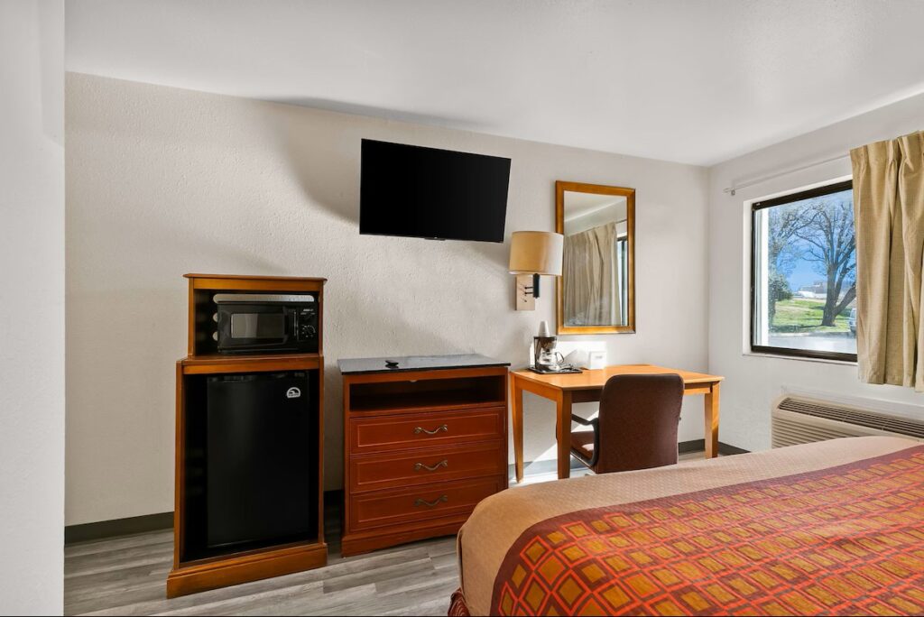Americas Best Value Inn - Lincoln Airport - Image 2