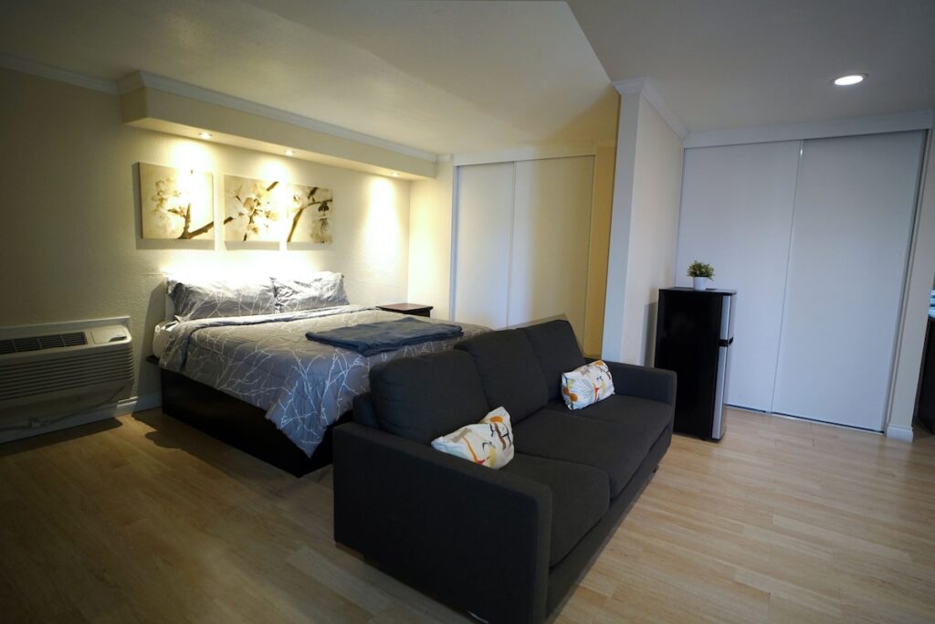 Anaheim Executive Inn & Suites - Image 3