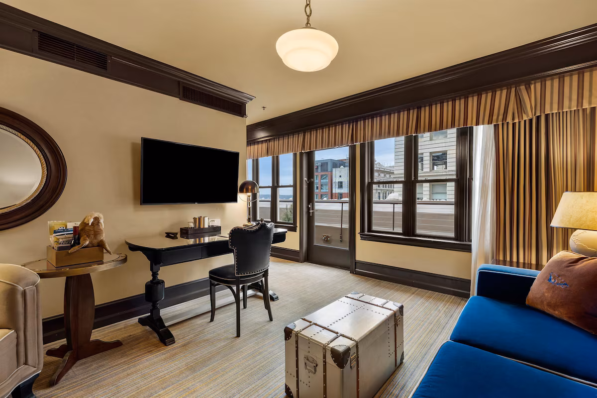 Arctic Club Hotel - Image 2