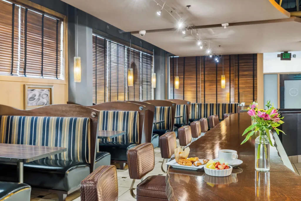 Arctic Club Hotel - Image 4