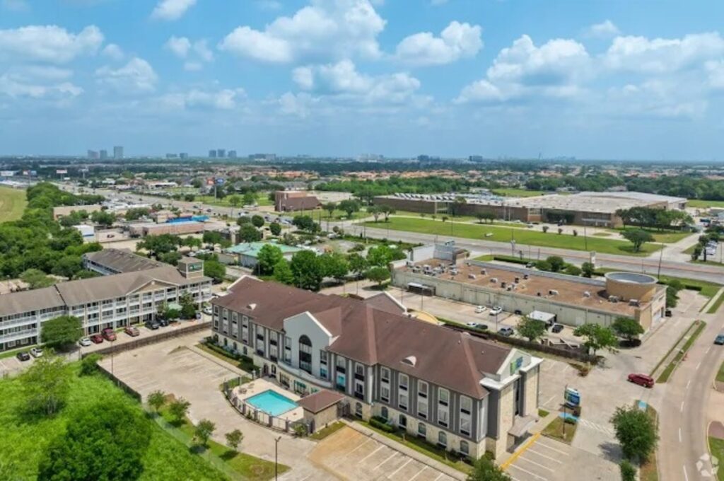 Aspen Grand Hotel Houston - Image 1