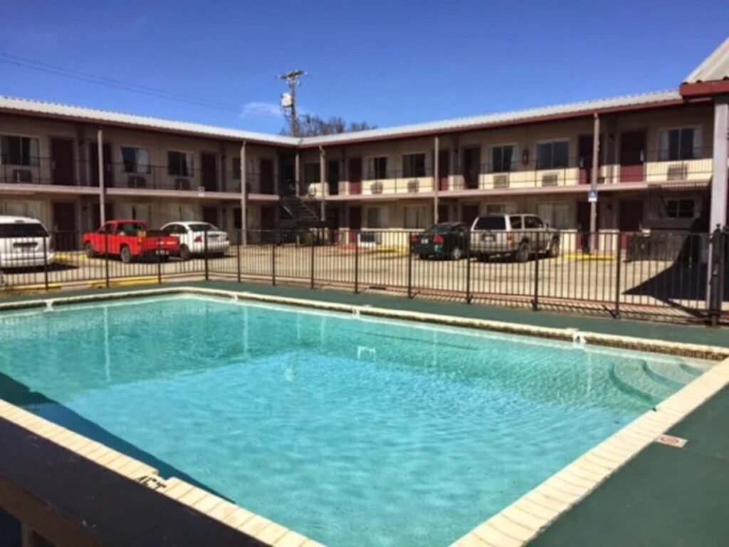 Austin Motor Inn - Image 3