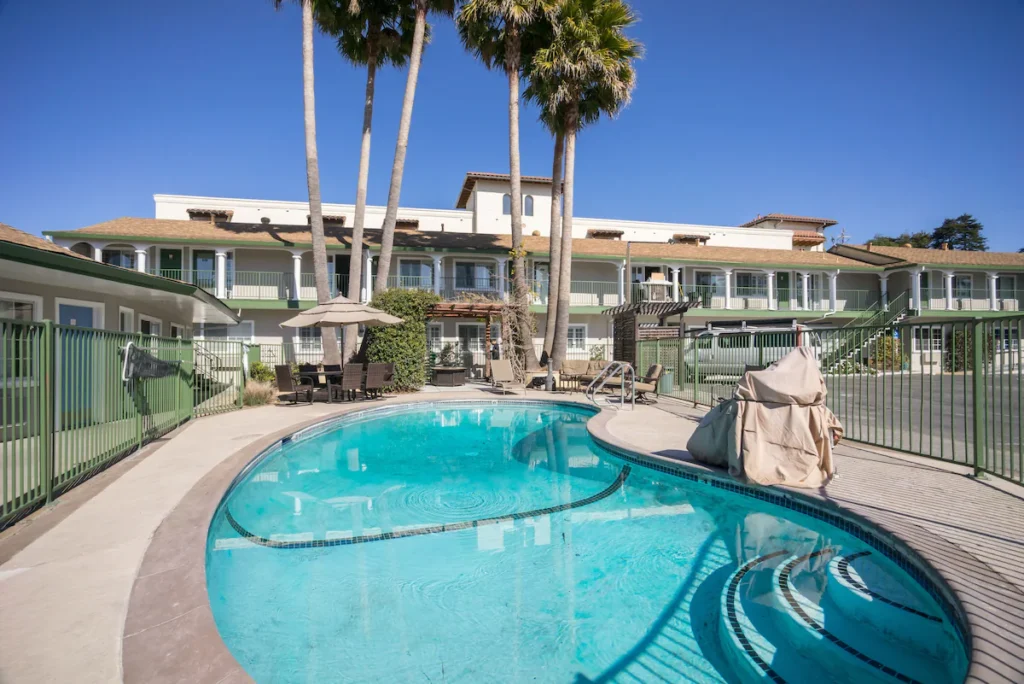 Bay Front Inn - Image 3