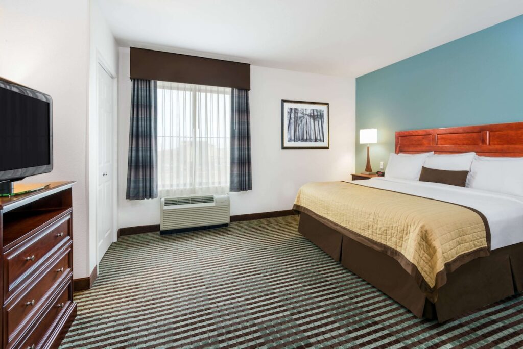 Baymont by Wyndham Denver International Airport - Image 3