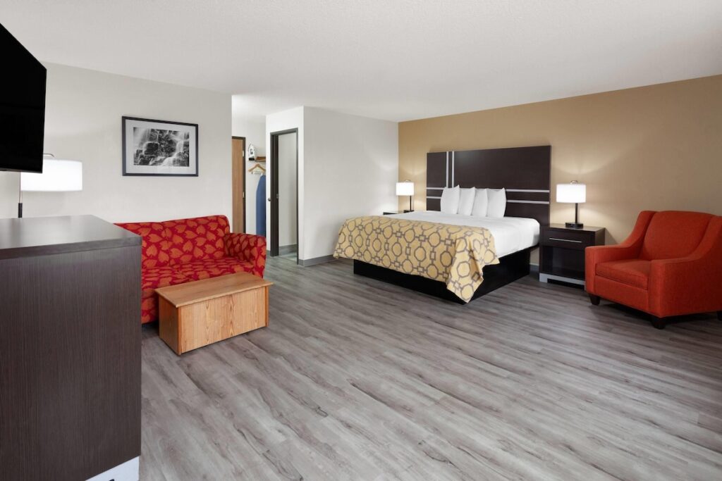 Baymont by Wyndham Green Bay - Image 4