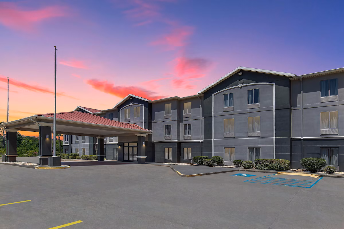 Baymont by Wyndham Biloxi - Ocean Springs