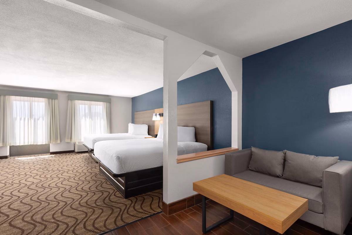 Baymont by Wyndham Biloxi - Ocean Springs - Image 2