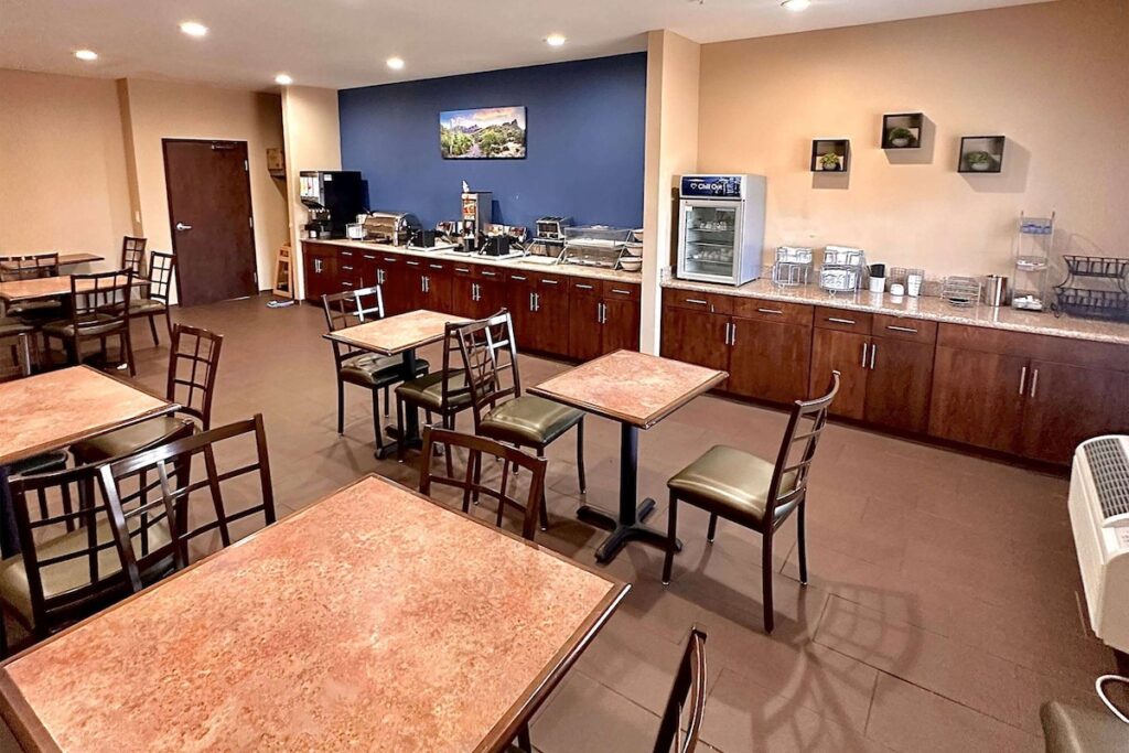 Baymont by Wyndham Phoenix I-10 near 51st Ave - Image 4