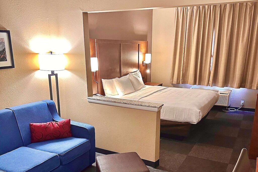 Baymont by Wyndham Phoenix I-10 near 51st Ave - Image 2