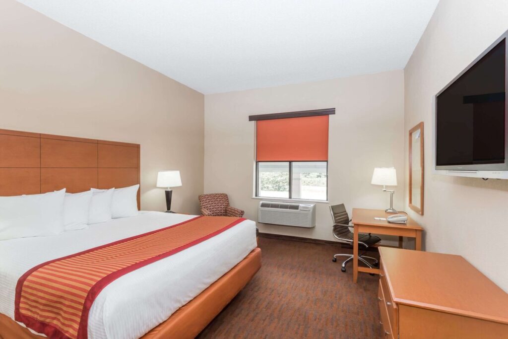 Baymont by Wyndham Savannah/Garden City - Image 4