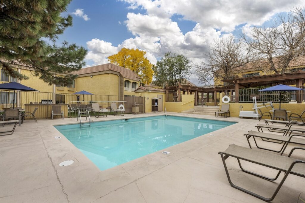Best Western Airport Albuquerque InnSuites Hotel & Suites - Image 3