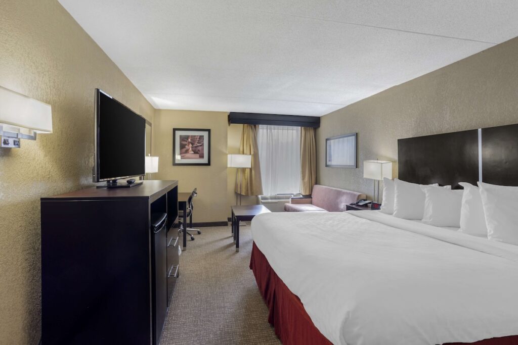 Best Western Harrisburg North Hotel - Image 2
