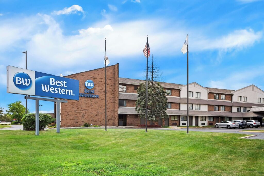 Best Western Naperville Inn - Image 1