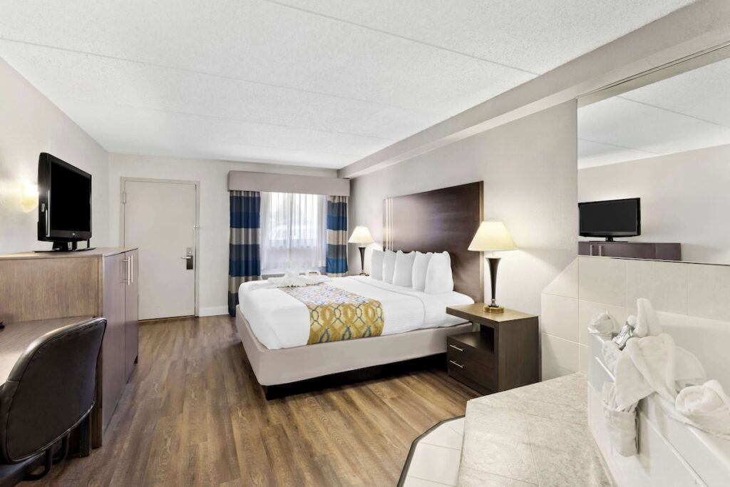 Best Western Naperville Inn - Image 4