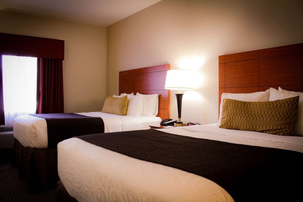 Best Western Plus Arrowhead Hotel - Image 3