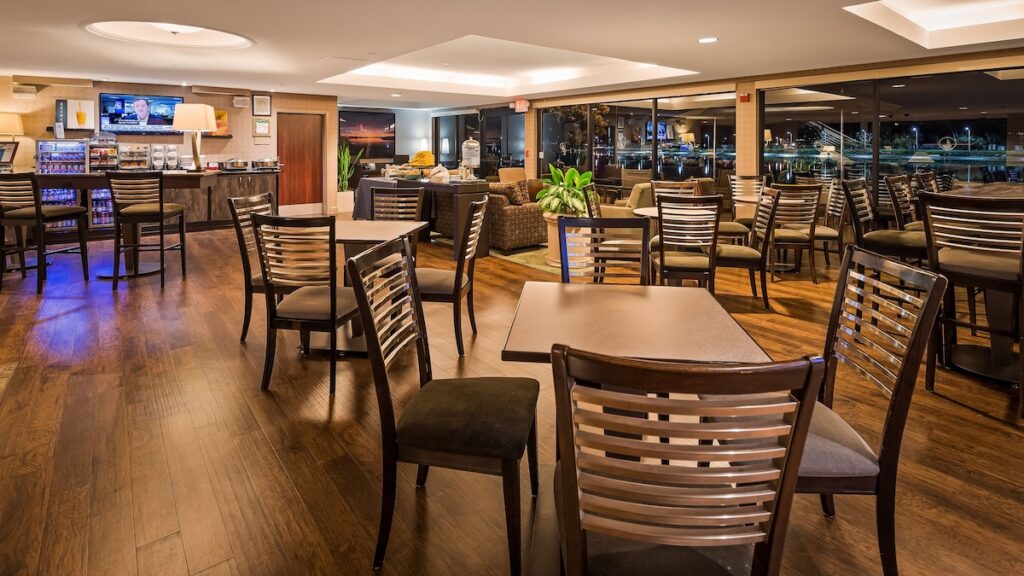 Best Western Plus Bayside Hotel - Image 4