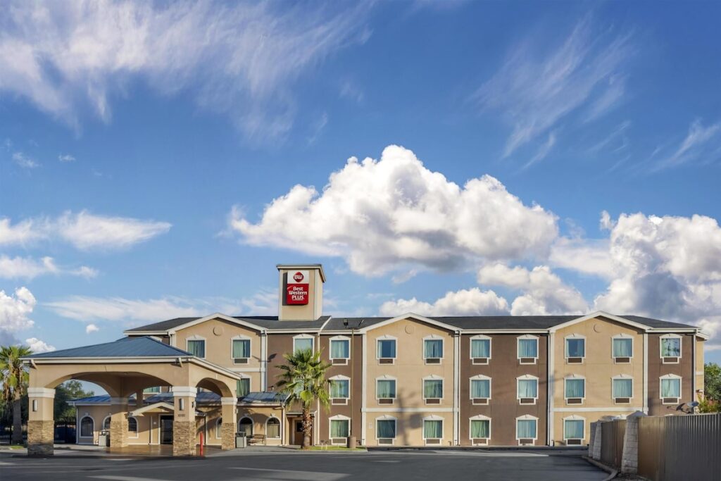 Best Western Plus Heritage Inn - Image 2