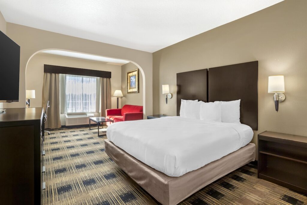 Best Western Plus Heritage Inn - Image 5