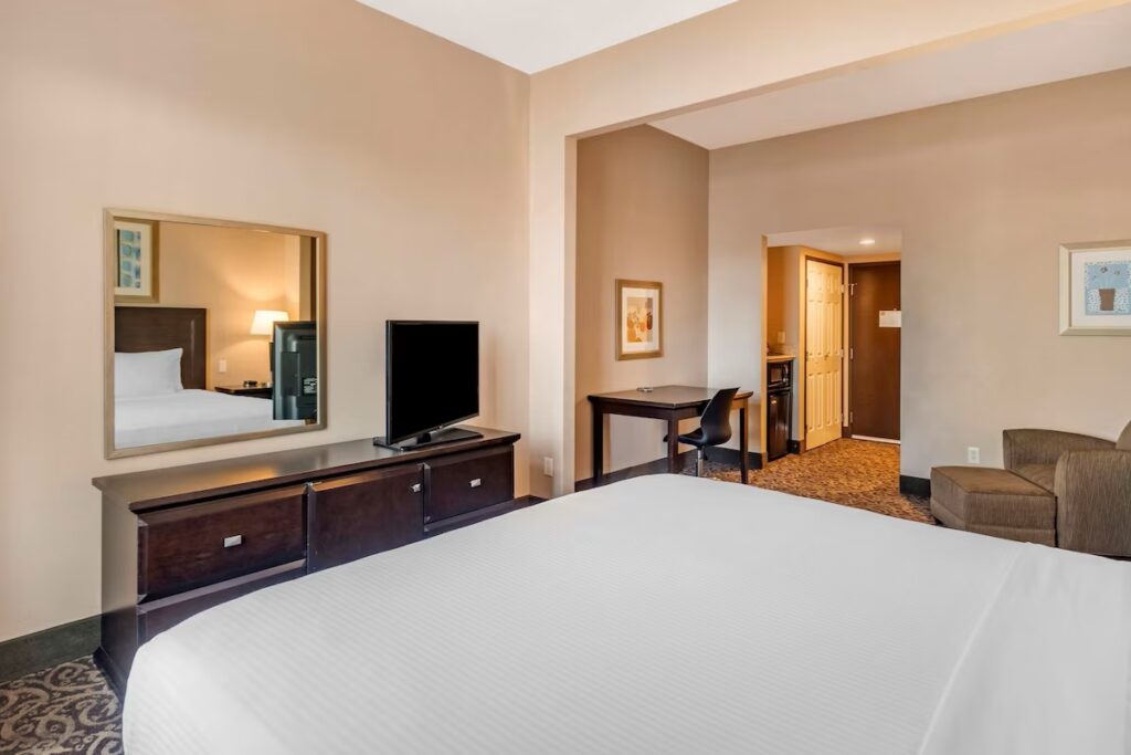 Best Western Plus Las Vegas South Henderson - Image 2