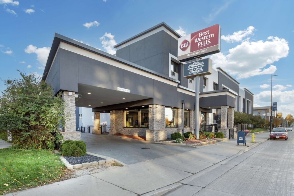 Best Western Plus Milwaukee West