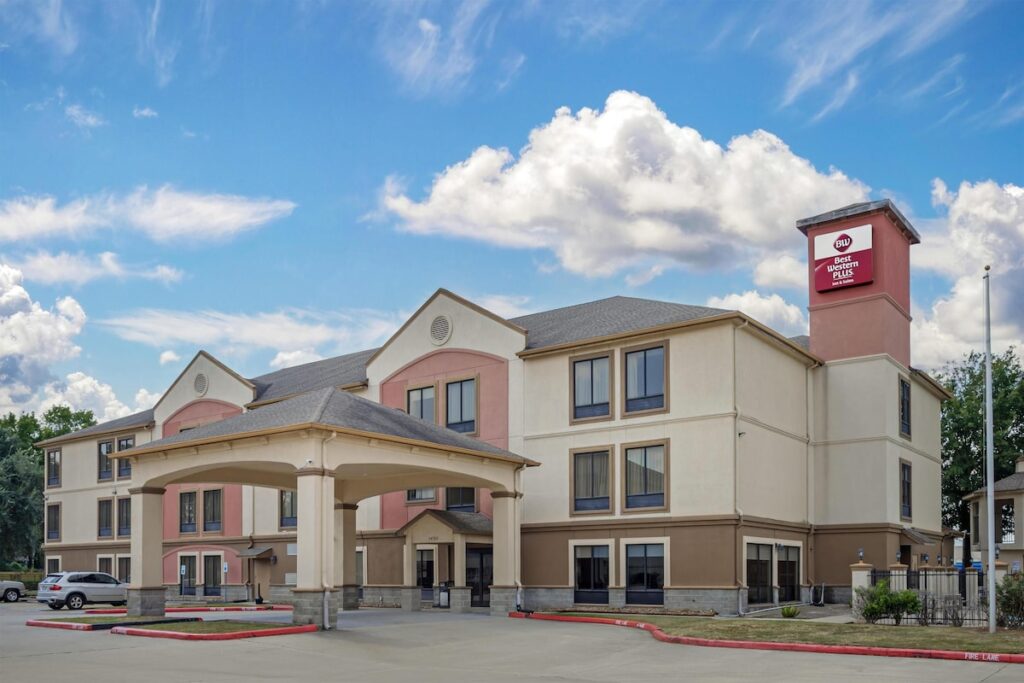 Best Western Plus North Houston Inn & Suites - Image 2
